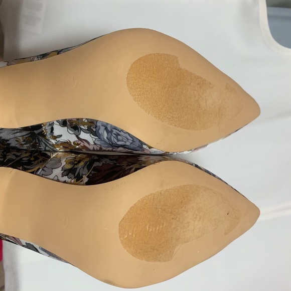 High Heels - Picture 5 of 7